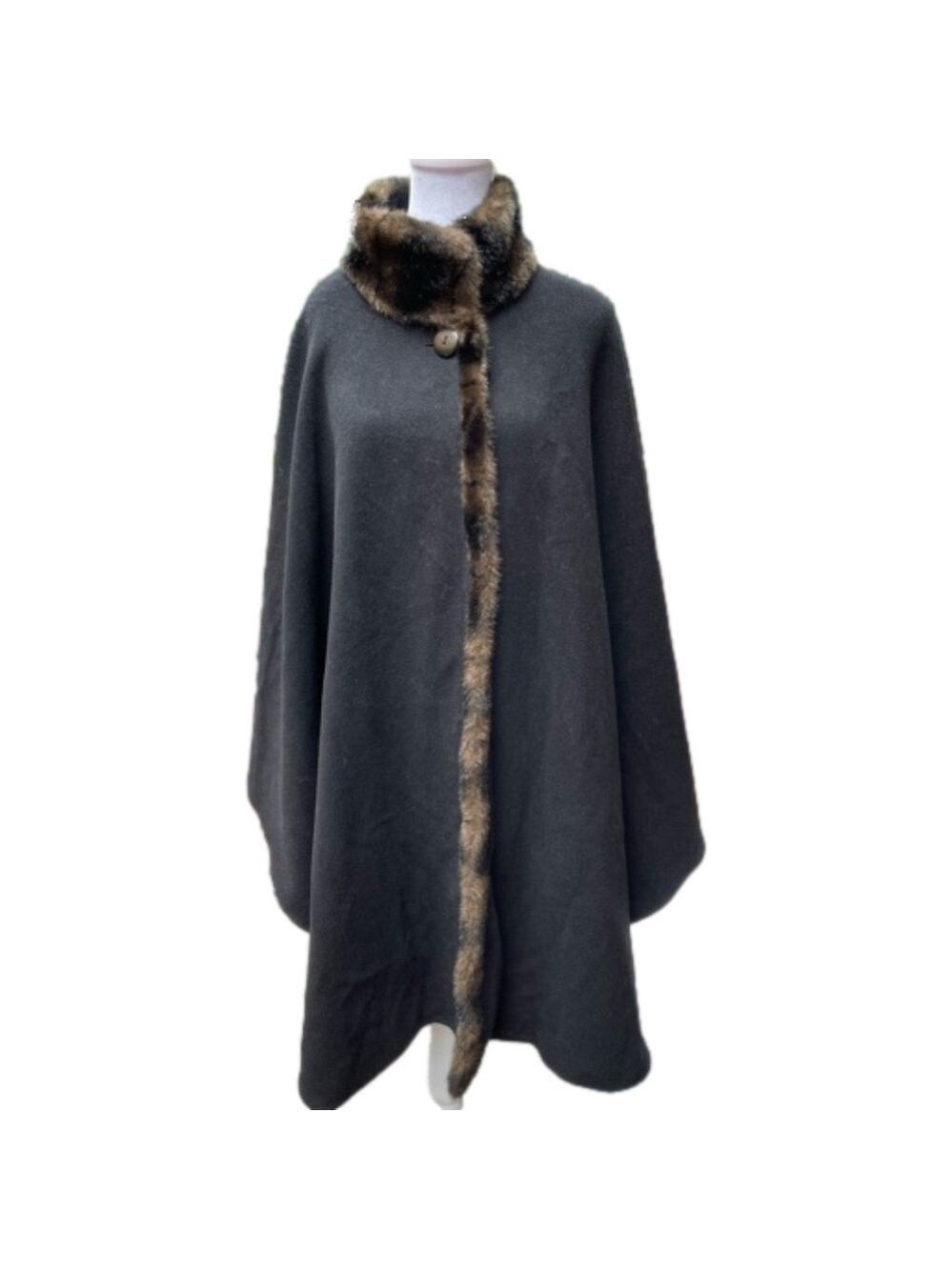 Novelti by Melanie Lyne one size black wool blend cape trimmed with faux fur